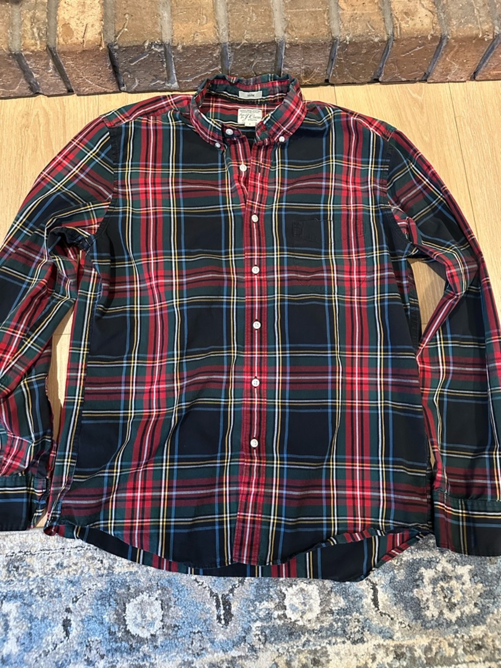 J Crew Mens Red & Navy Plaid Button-Down Shirt. Slim size Large